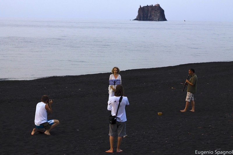 FESTA DI TEATRO ECO LOGICO - II edizione STRANGERS IN THE NIGHT: Isola di Stromboli 12-19 Luglio 2015