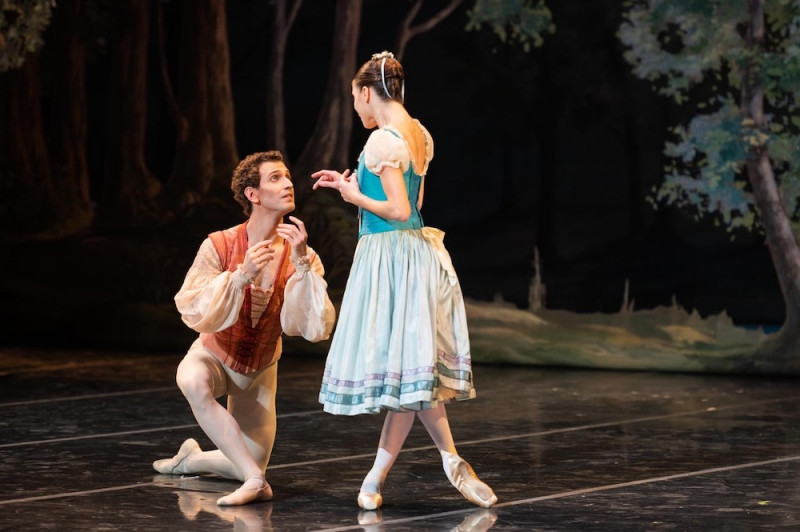 Susanna Salvi (Giselle) e Alessio Rezza (Albrecht) in &quot;Giselle&quot;, coreografia Carla Fracci. Foto Fabrizio Sansoni / TOR