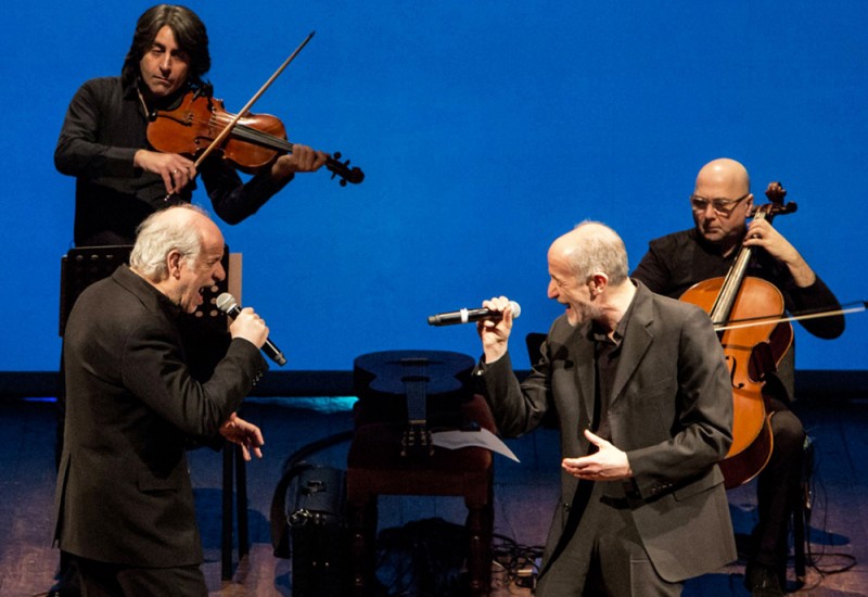 Peppe e Toni Servillo in &quot;La parola canta&quot;. Foto Marco Caselli