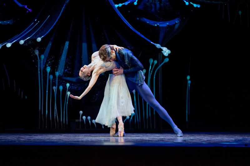 Tonia Looker e MacLean Hopper in &quot;Sogno di una notte di mezza estate&quot;, coreografia Liam Scarlett. Foto Stephen A’Court, cortesia del Royal New Zealand Ballet