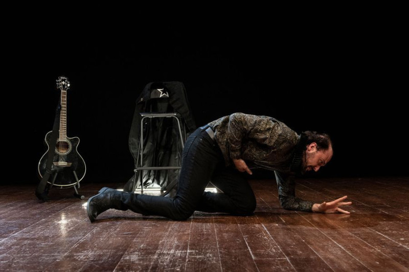 Woody Neri in &quot;Shakespearology&quot;, regia Sotterraneo Teatro. Foto Francesco Niccolai