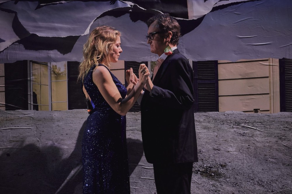 Claudia Gerini e Mauro Gioia in “Cado sempre dalle nuvole-Cantare Pasolini”, regia Francesco Saponaro. Foto Giovanni Ambrosio