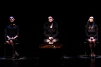 da sin. Giovanna Mangiù, Luana Rondinelli, Silvia Bello in "Taddrarite", regia Luana Rondinelli