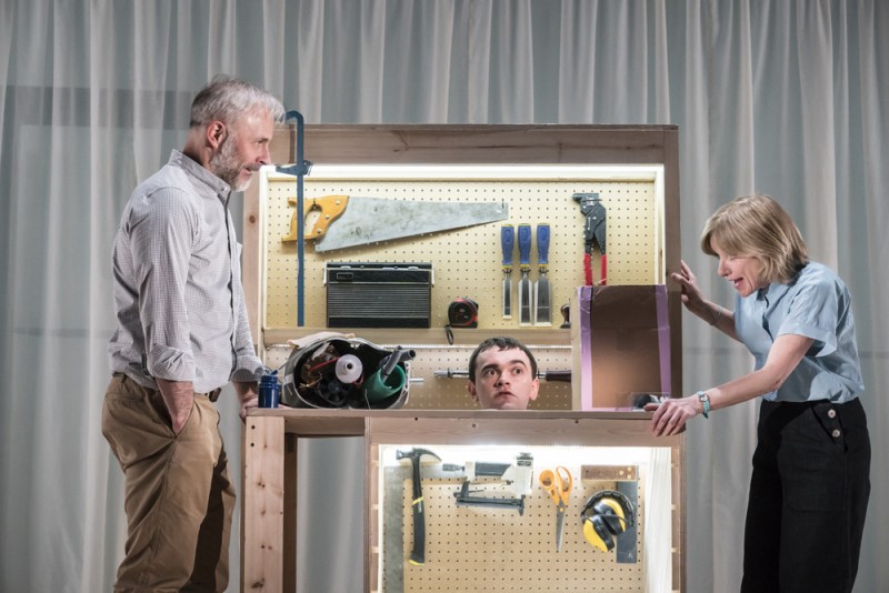 Mark Bonnar, Brian Vernel, Jane Horrocks in &quot;Instructions for Correct Assembly&quot;::regia Hamish Pirie. Foto Johan Persson