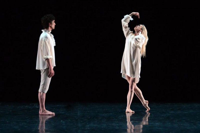 Eleonora Abbagnato e Benjamin Pech in &quot;Le Parc&quot;, coreografia Angelin Preljocaj. Foto Roberto Ricci