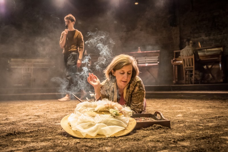 &quot;Summer and Smoke&quot; at Almeida. Nancy Crane (Mrs Winemiller). Foto Marc Brenner