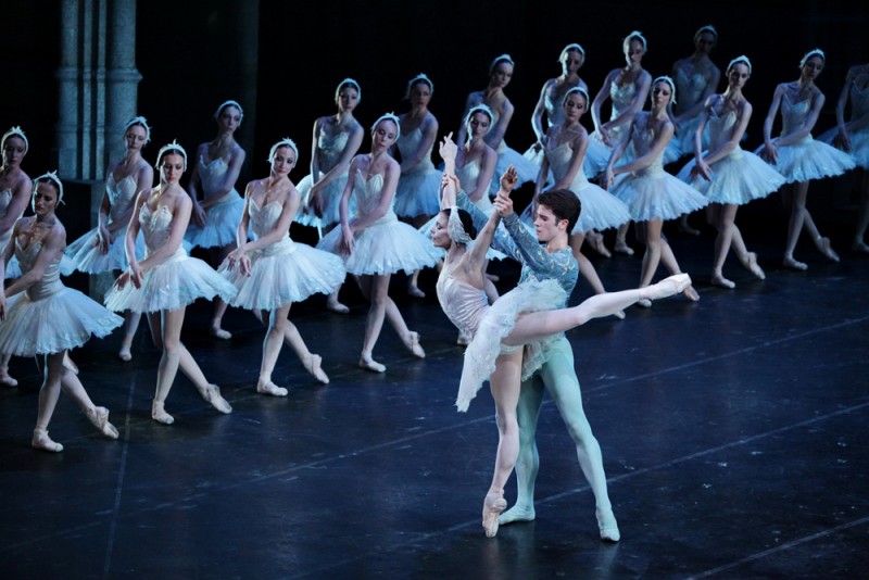 Natalia Osipova e Claudio Coviello in Il lago dei cigni