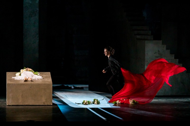 Sergei Polunin e Alina Cojocaru in &quot;Romeo e Giulietta&quot;, coreografia Johan Kobborg. Foto Luca Vantusso