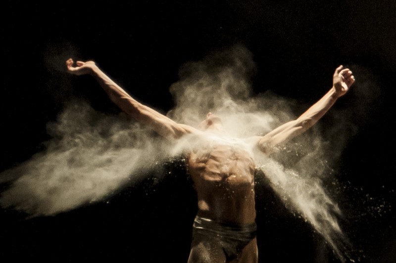 &quot;La metà dell&#039;ombra&quot;, coreografia Michele Merola. Foto Roberto Pia