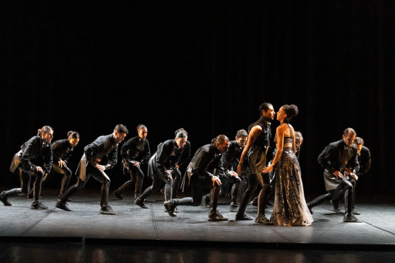 “Puccini’S Opera. Voci di Donne”, coreografia Monica Casadei. Foto Giuseppe di Stefano