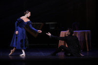 Nicoletta Manni e Roberto Bolle in "Onegin", coreografia John Cranko. Foto Brescia e Amisano, Teatro alla Scala