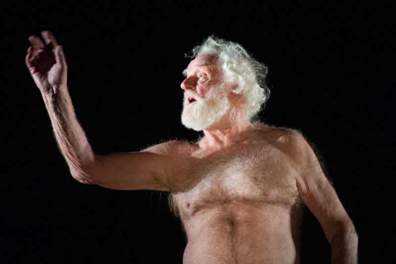 Patrick Godfrey in &quot;Here we go&quot; di Caryl Churchill. Foto Jane Hobson/Rex