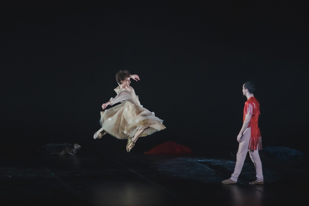 &quot;Cenerentola&quot;, coreografie coreografia Jirí Bubenícek. Foto Michele Monasta