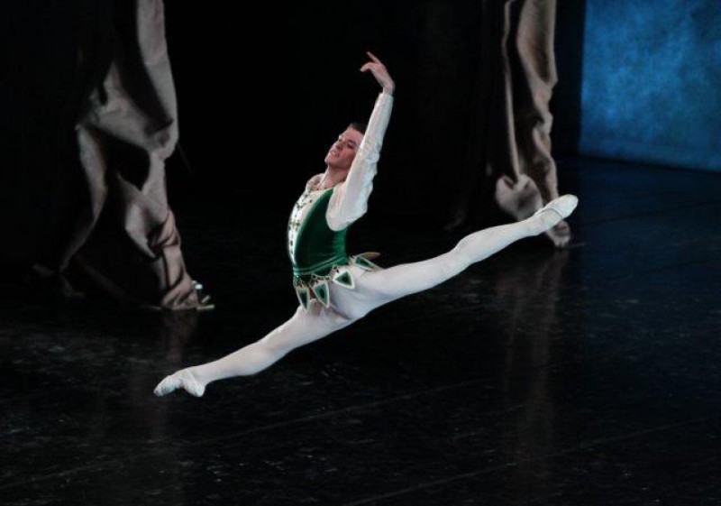 Claudio Coviello in Emeralds, coreografia George Balanchine. 