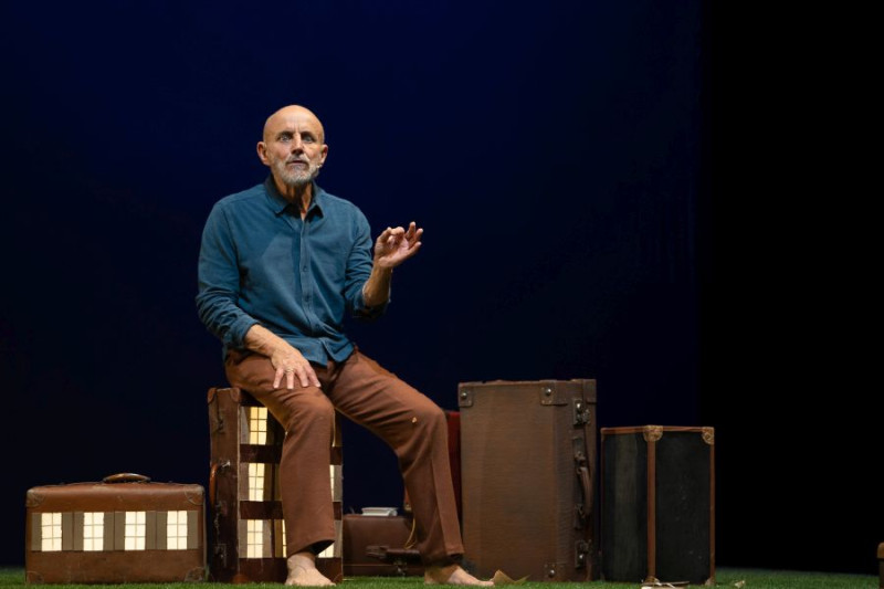 Giuseppe Cederna in &quot;Storia di un corpo&quot;, regia Giorgio Gallione. Foto Matteo Groppo