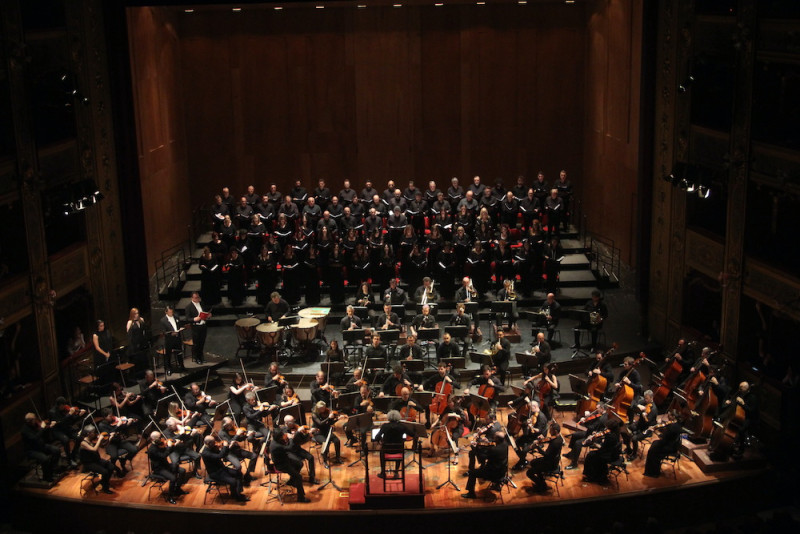 &quot;Stabat Mater&quot;, Gabriele Ferro dirige orchestra e coro del Teatro Massimo 2024. Foto Franco Lannino 