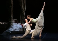 Svetlana Zakharovae e Roberto Bolle in "Manon", coreografia Kenneth MacMillan. Foto Brescia e Amisano, Teatro alla Scala