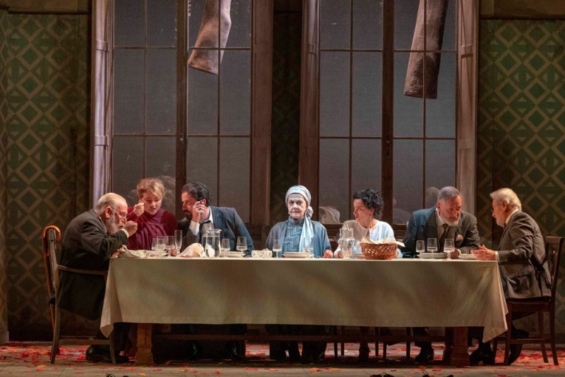 &quot;Piazza degli Eroi&quot;, regia Roberto Andò. Foto Lia Pasqualino. da sin. Renato Carpentieri, Francesca Cutolo, Paolo Cresta, Betti Pedrazzi, Silvia Ajelli, Stefano Jotti, Enzo Salomone.