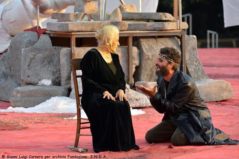 Isa Danieli e Guido Caprino in &quot;Le Fenicie&quot;, regia Valerio Binasco