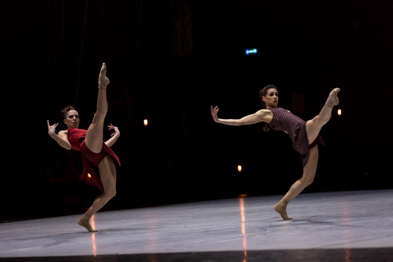 Aterballetto in &quot;Bliss&quot;, coreografie di Johan Inger. Foto Nadir Bonazzi