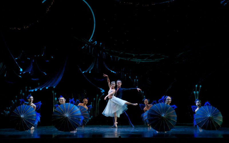 Laura Hidalgo e Victor Estevez, Queensland Ballet, &quot;A Midsummer Night’s Dream&quot;, coreografia Liam Scarlett. Foto David Kelly