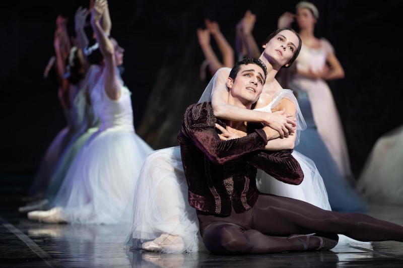 Susanna Salvi e Michele Satriano in &quot;Giselle&quot;, coreografia Carla Fracci. Foto Fabrizio Sansoni / TOR